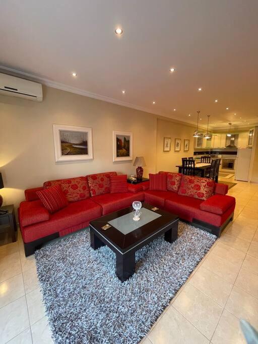 Stylish Central Apartment Tirana Exterior foto