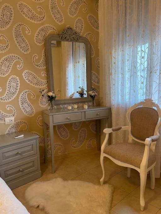 Stylish Central Apartment Tirana Exterior foto